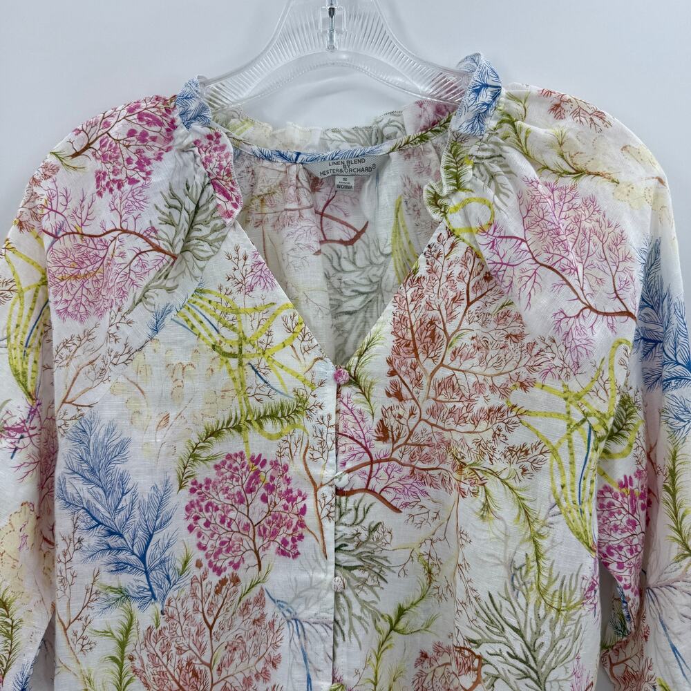 HESTER & ORCHARD Linen Blend Blouse Size S Pastel Flora 3/4 Sleeve V-Neck Ruffle - Picture 2 of 7